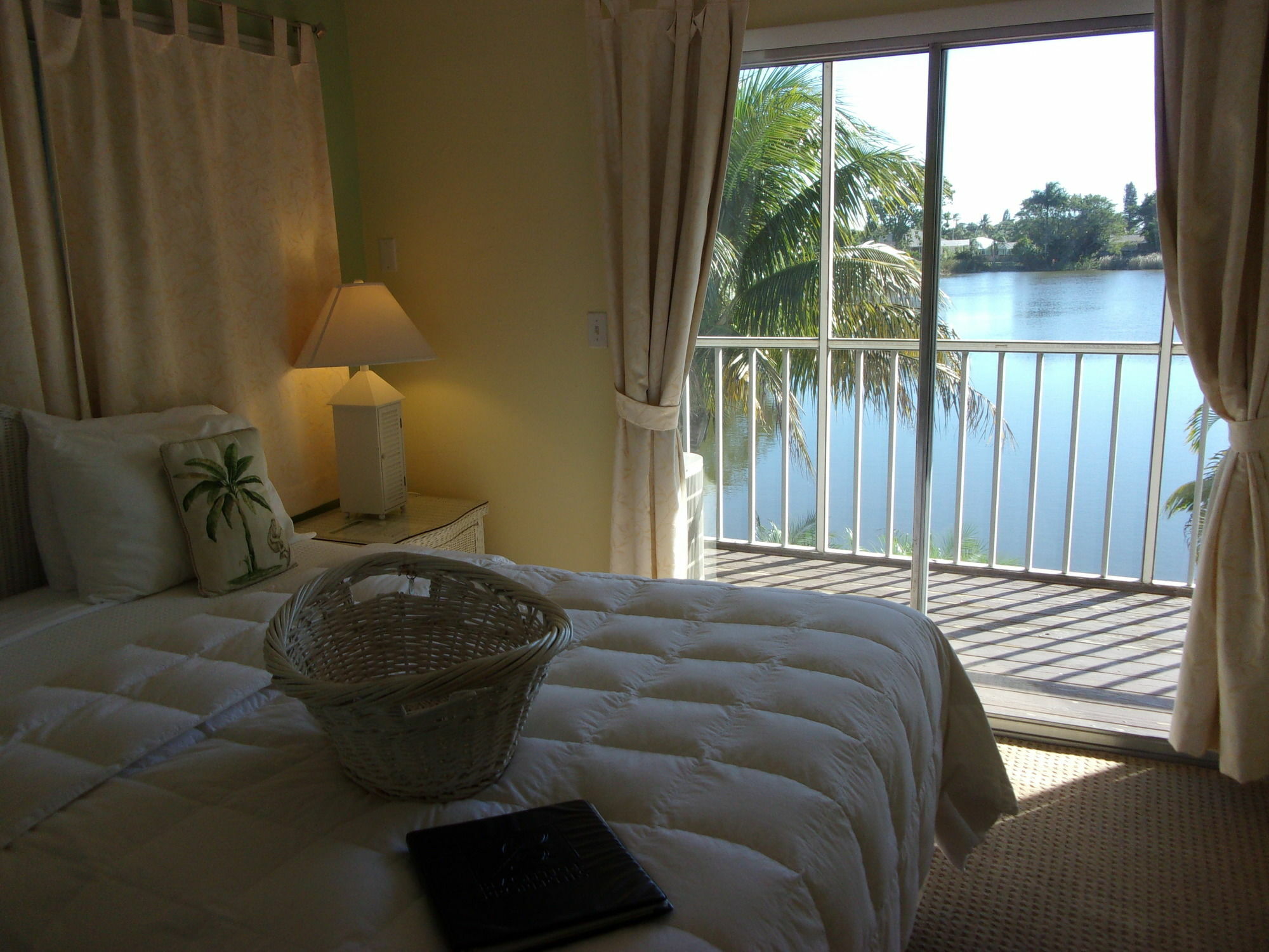 Marco Island Lakeside Inn Eksteriør billede